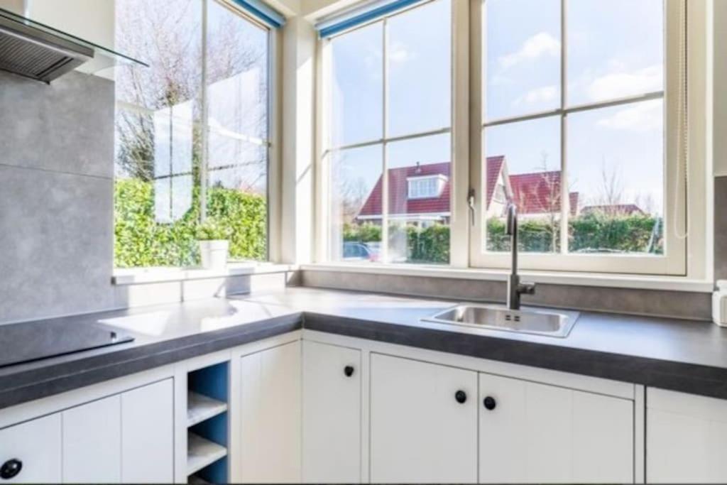 Comfort Villa For 8 People Zeewolde Eksteriør billede